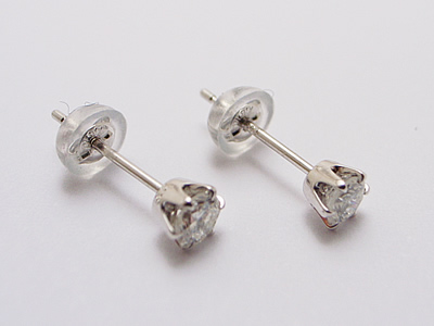 2個をピアス、3個をペンダント