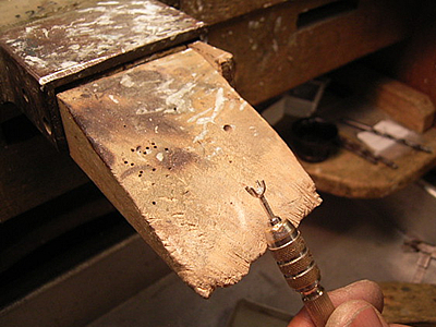 ダイヤモンドの枠も手作りです