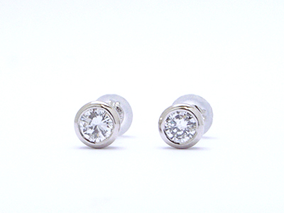 ペンダントと着けるピアス