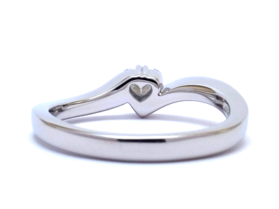 手持ちのハートシェイプの石から作った婚約指輪