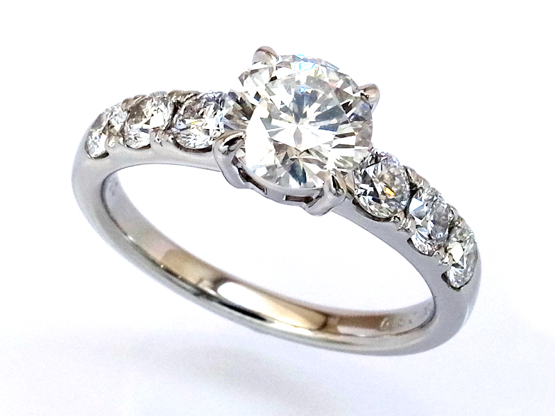 婚約指輪をエタニティタイプのダイヤを使ったリングにリフォーム