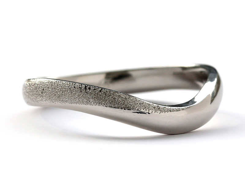 父のプラチナリングを溶かして紛失した主人の結婚指輪を作りたい