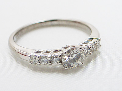 サムシングフォーの婚約指輪