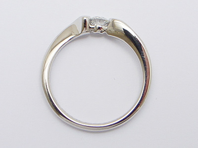 ちょっとだけハートな婚約指輪