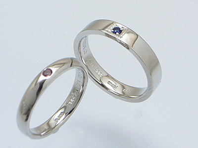 お互いの誕生石が輝く結婚指輪