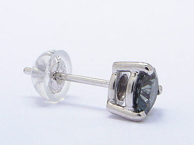 その日の気分で着けるピアス