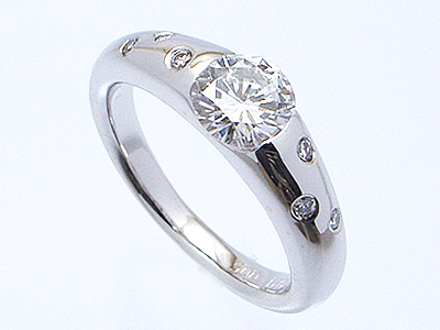 お出かけを楽しくさせる婚約指輪