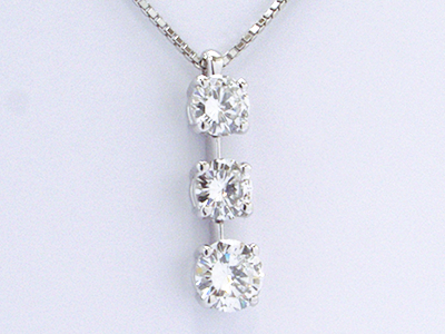 ダイヤトリロジーペンダント