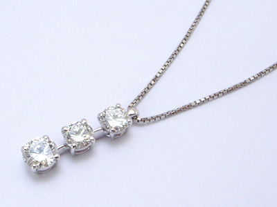 ダイヤトリロジーペンダント