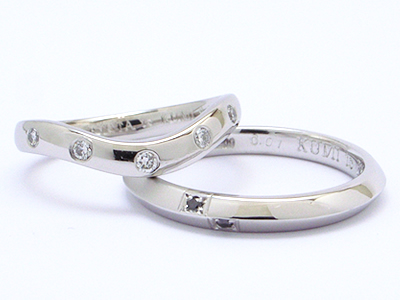 ∨字と三角の結婚指輪