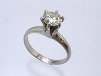 受け継ぐダイヤでつくる婚約指輪