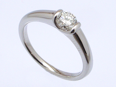 受け継ぐ宝石から作る婚約指輪