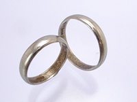 溶かして１つにする結婚指輪
