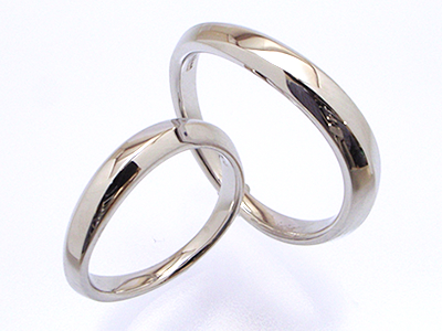 ９月の誕生石が入る結婚指輪