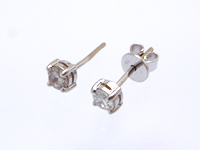 ペンダントと着けるピアス