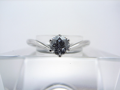 V字のダイヤモンドリング