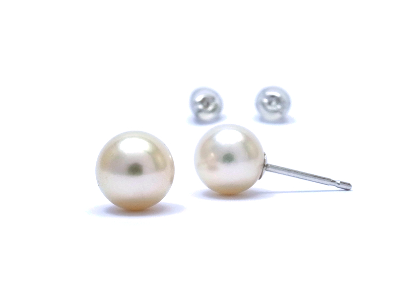 何十年も前に百貨店で購入したイヤリングをピアスに変える