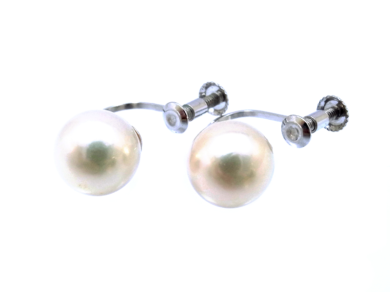 何十年も前に百貨店で購入したイヤリングをピアスに変える