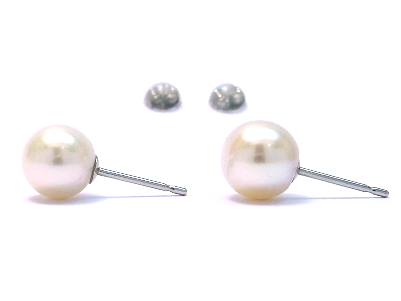 ピアスの穴を開けたのでイヤリングをピアスに